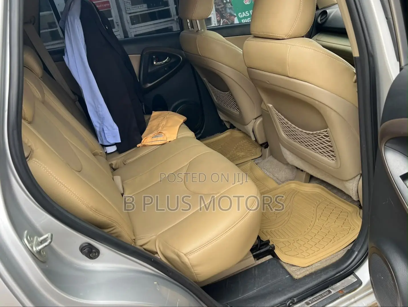 Toyota Vanguard 2010 Silver