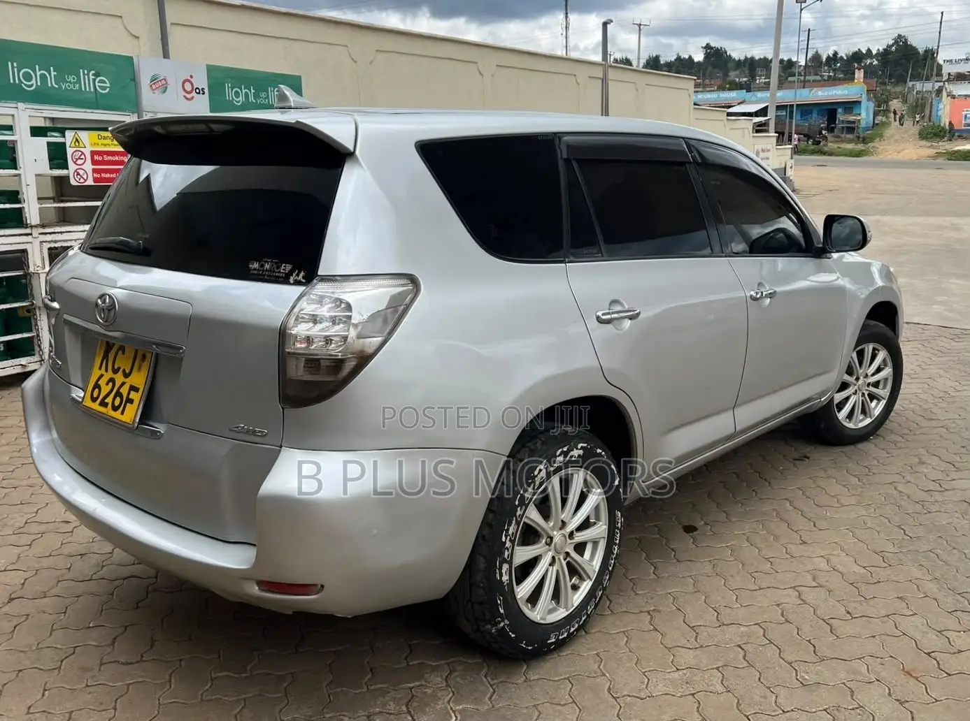 Toyota Vanguard 2010 Silver
