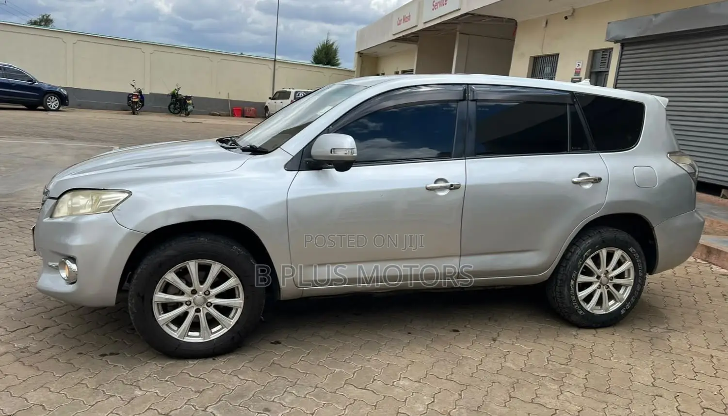 Toyota Vanguard 2010 Silver