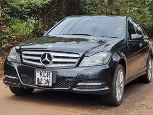 Mercedes-Benz C200 2011 Black