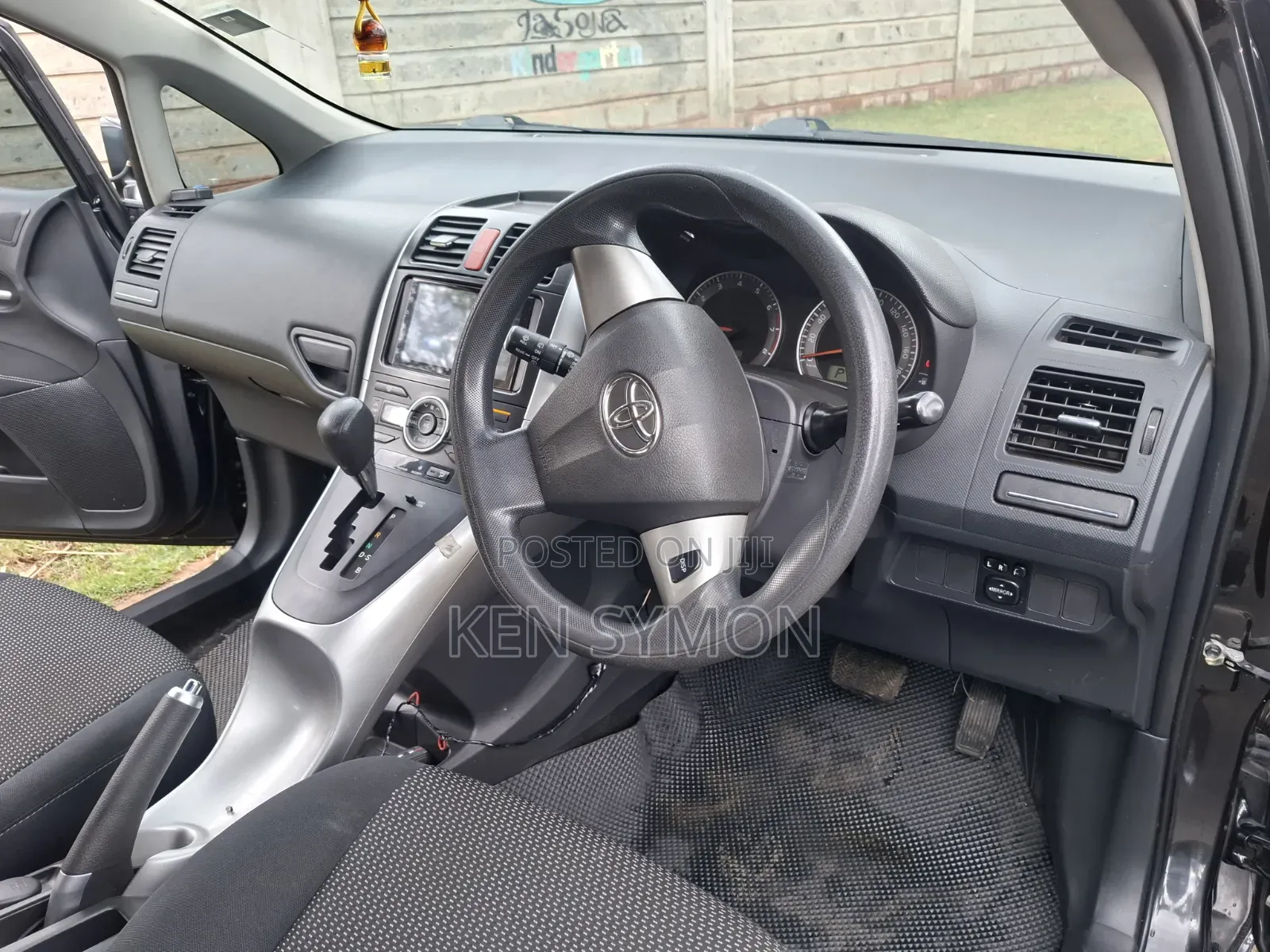 Toyota Auris 2012 Black