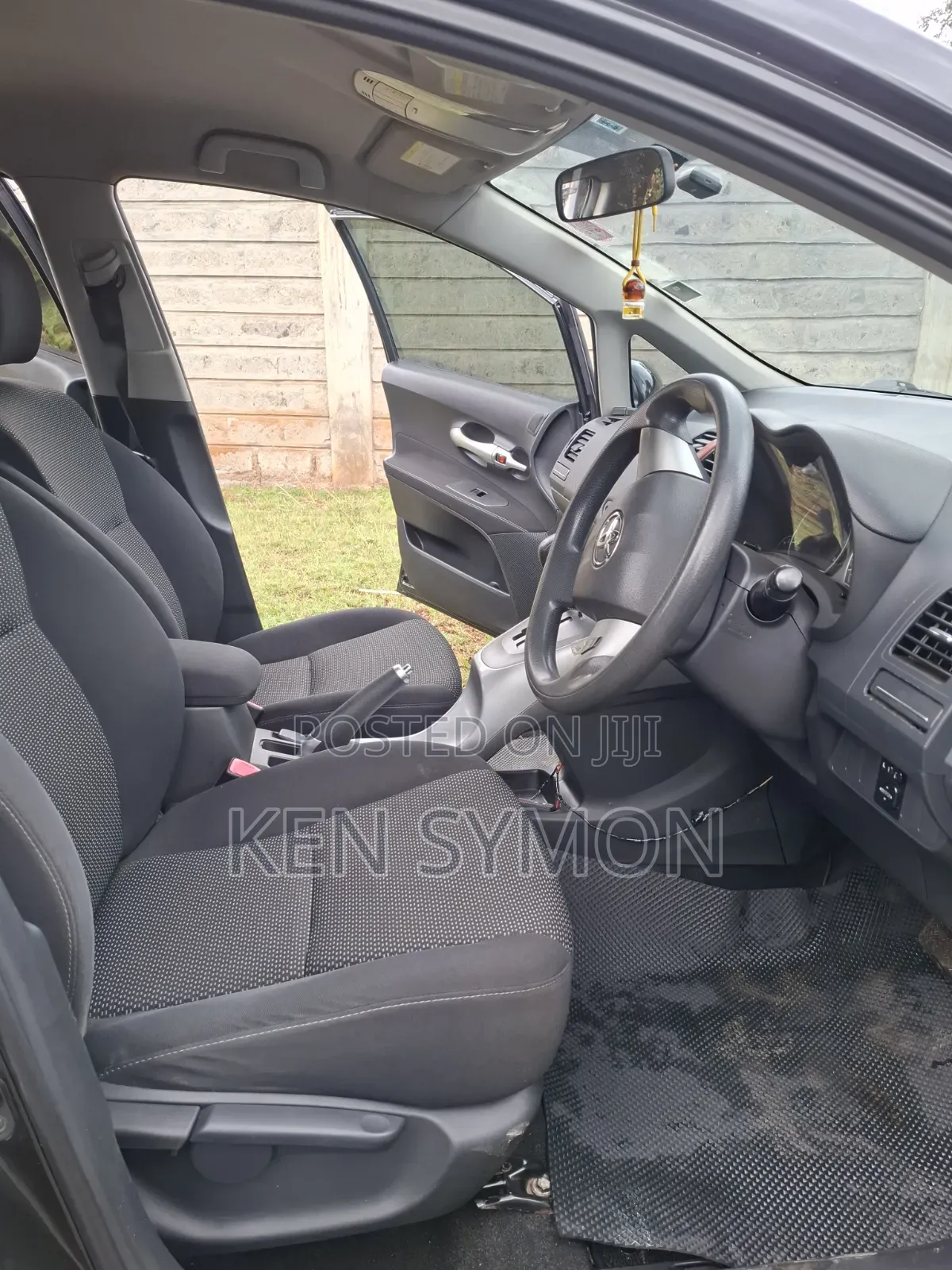 Toyota Auris 2012 Black