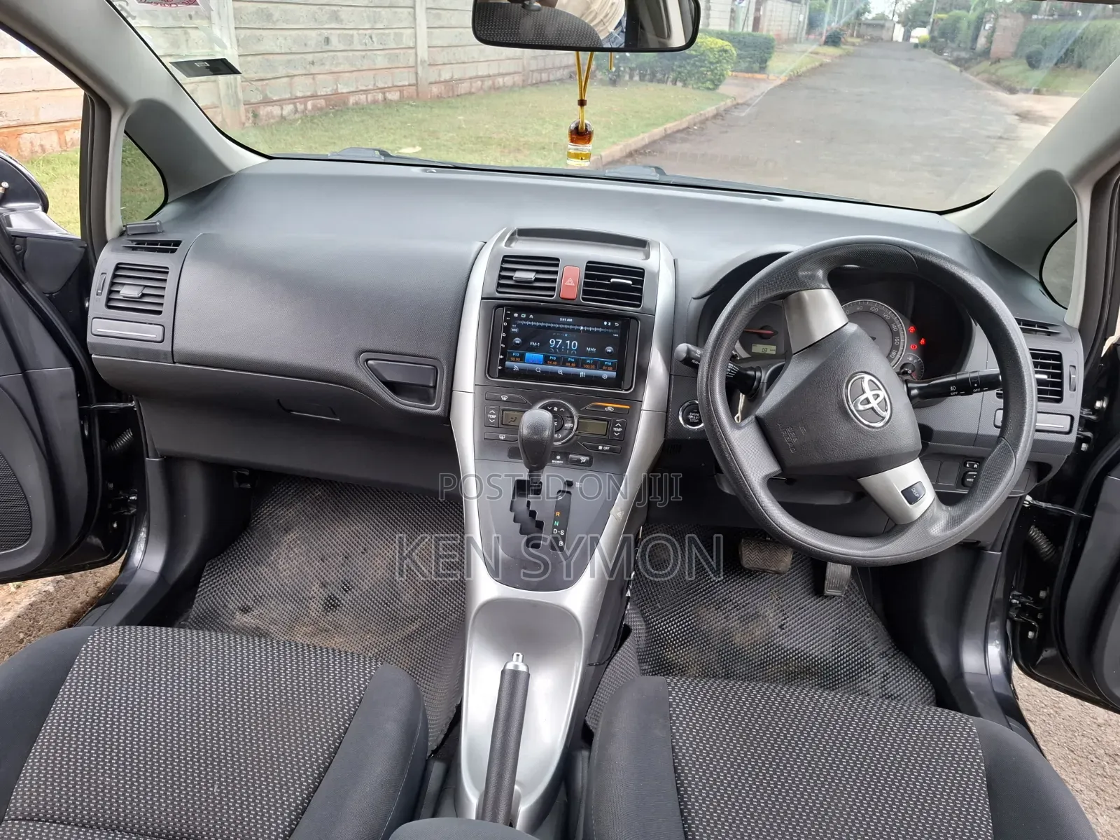 Toyota Auris 2012 Black