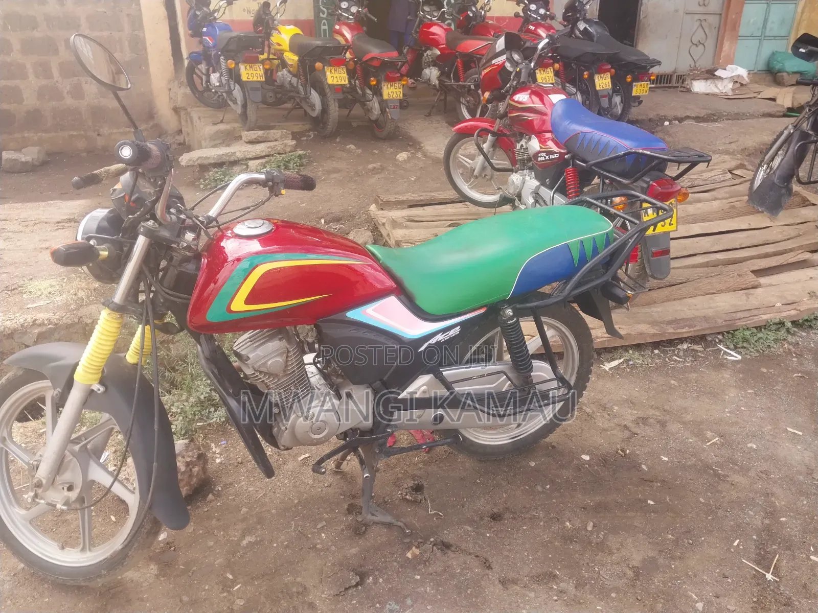 Honda CB 2025 Red
