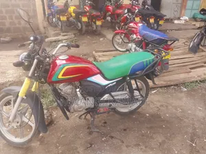 Honda CB 2025 Red