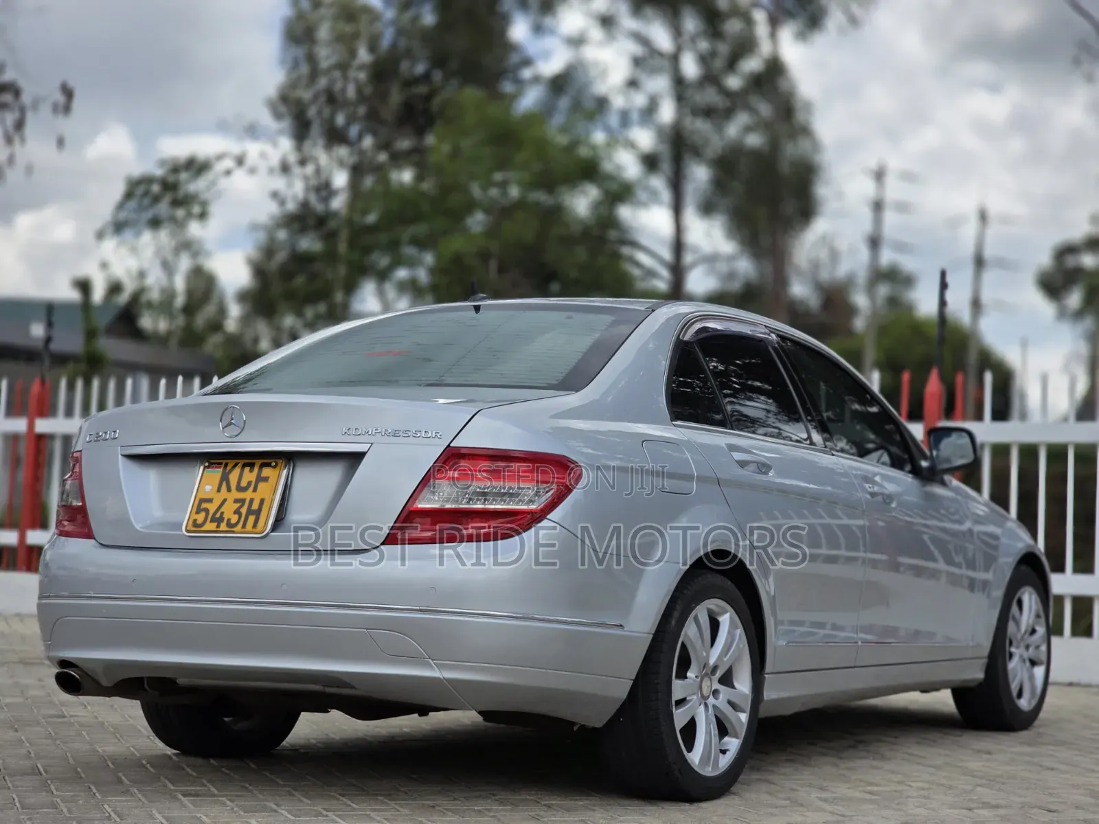 Mercedes-Benz C200 2011 Silver