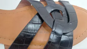 Black Flat Ladies Leather Sandals