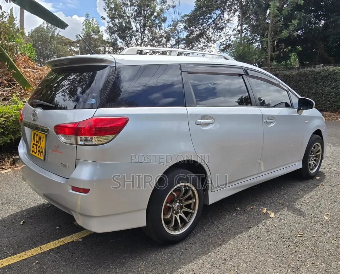 Toyota Wish 2011 Silver