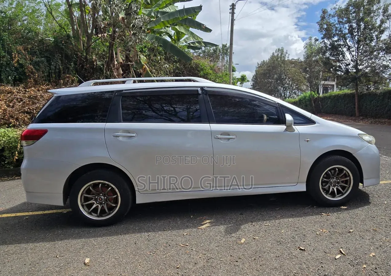 Toyota Wish 2011 Silver