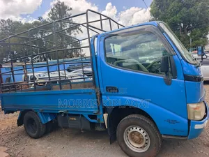 Toyota Dyna Trucks 2018 Blue