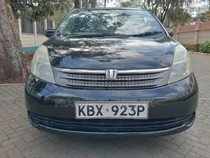 Toyota ISIS 1.8 L 2006 Black
