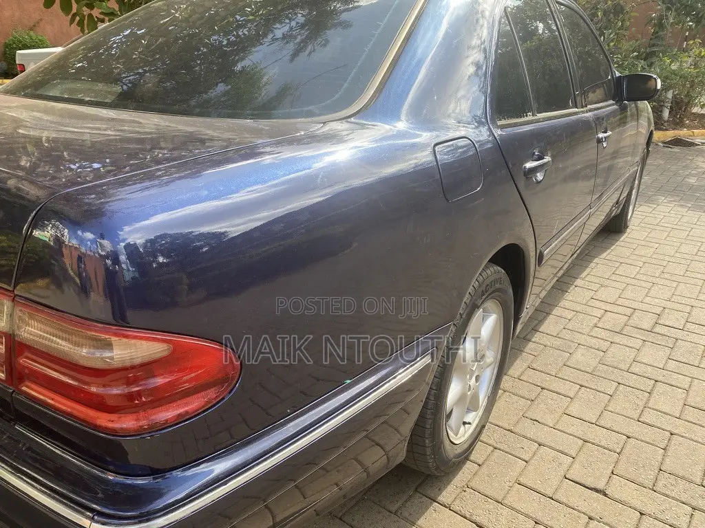 Mercedes-Benz E200 2000 Blue