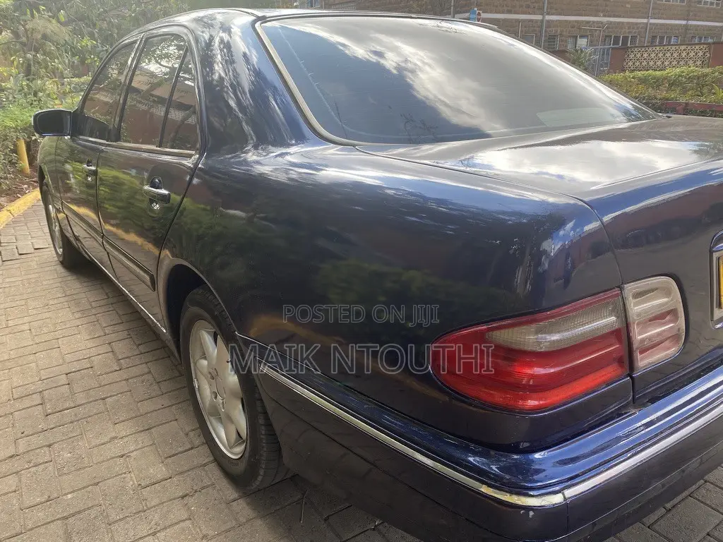 Mercedes-Benz E200 2000 Blue