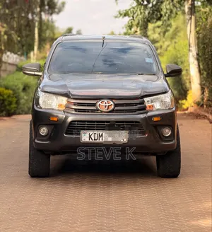 Toyota Hilux 2016 Gray