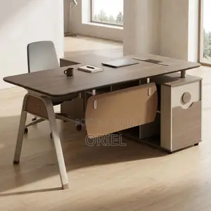Modern Advanced Office Desk – Professional Workstation for Business