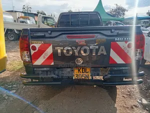Toyota Hilux 2022 Gray