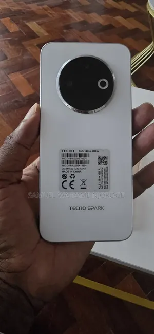 Tecno Spark 30C 128 GB Silver