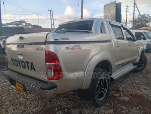 Toyota Hilux 2011 Silver