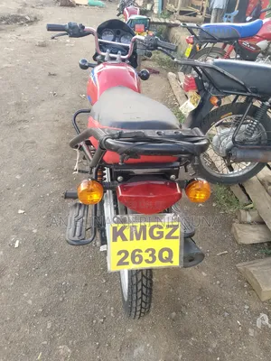 Bajaj Boxer 125 2025 Red