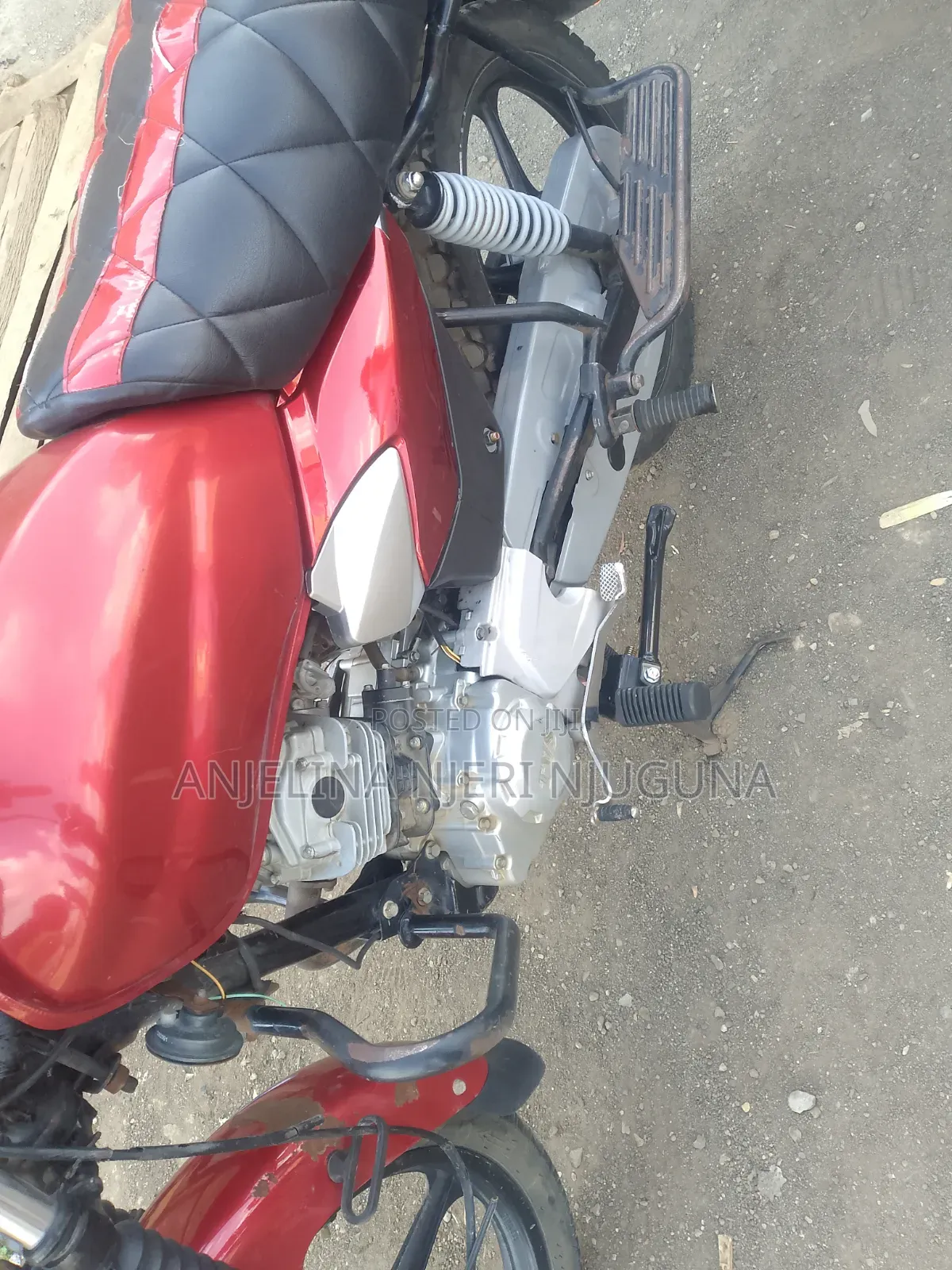 TVS HLX 125 2025 Red