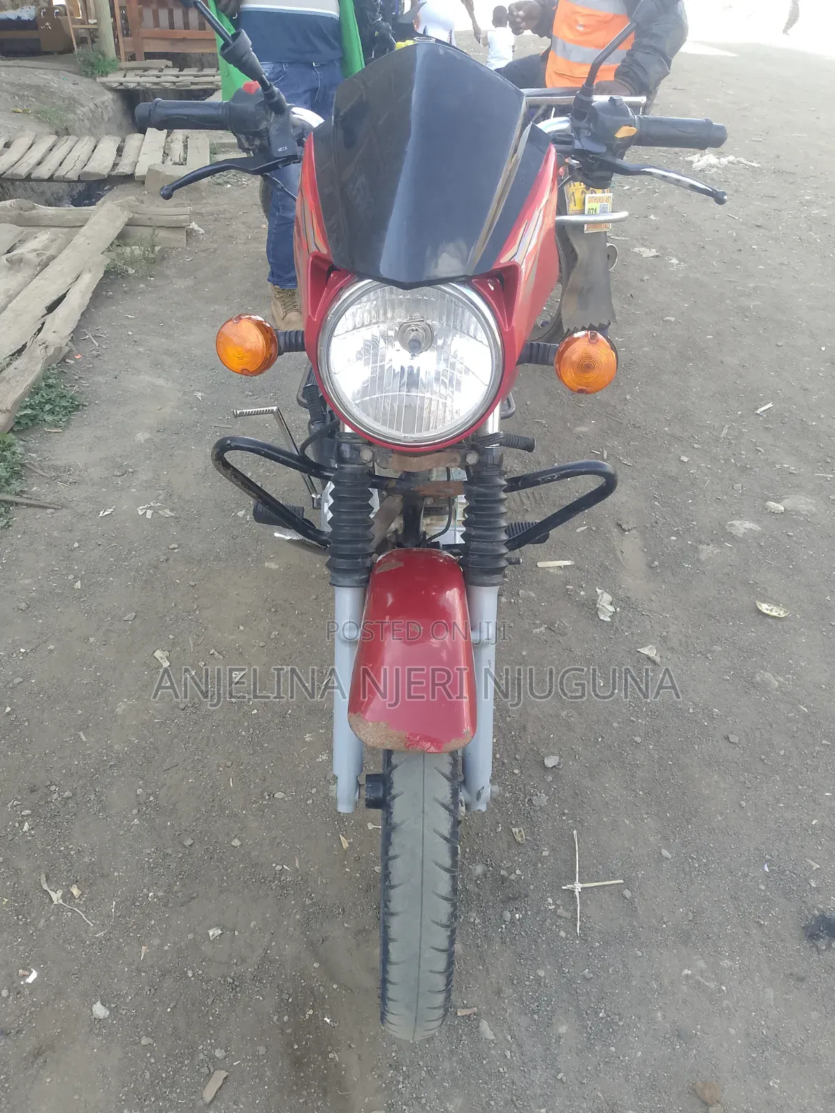 TVS HLX 125 2025 Red