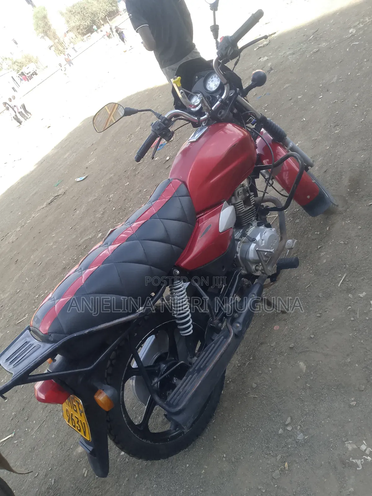 TVS HLX 125 2025 Red