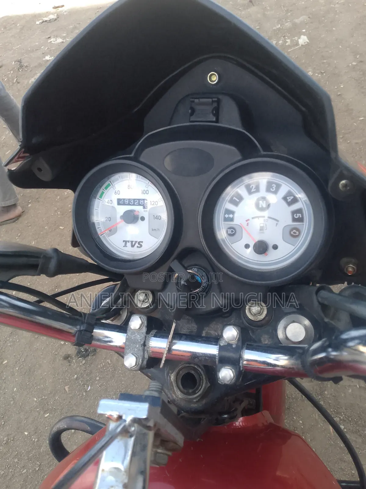 TVS HLX 125 2025 Red