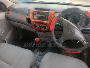 Toyota Hilux 2011 Silver
