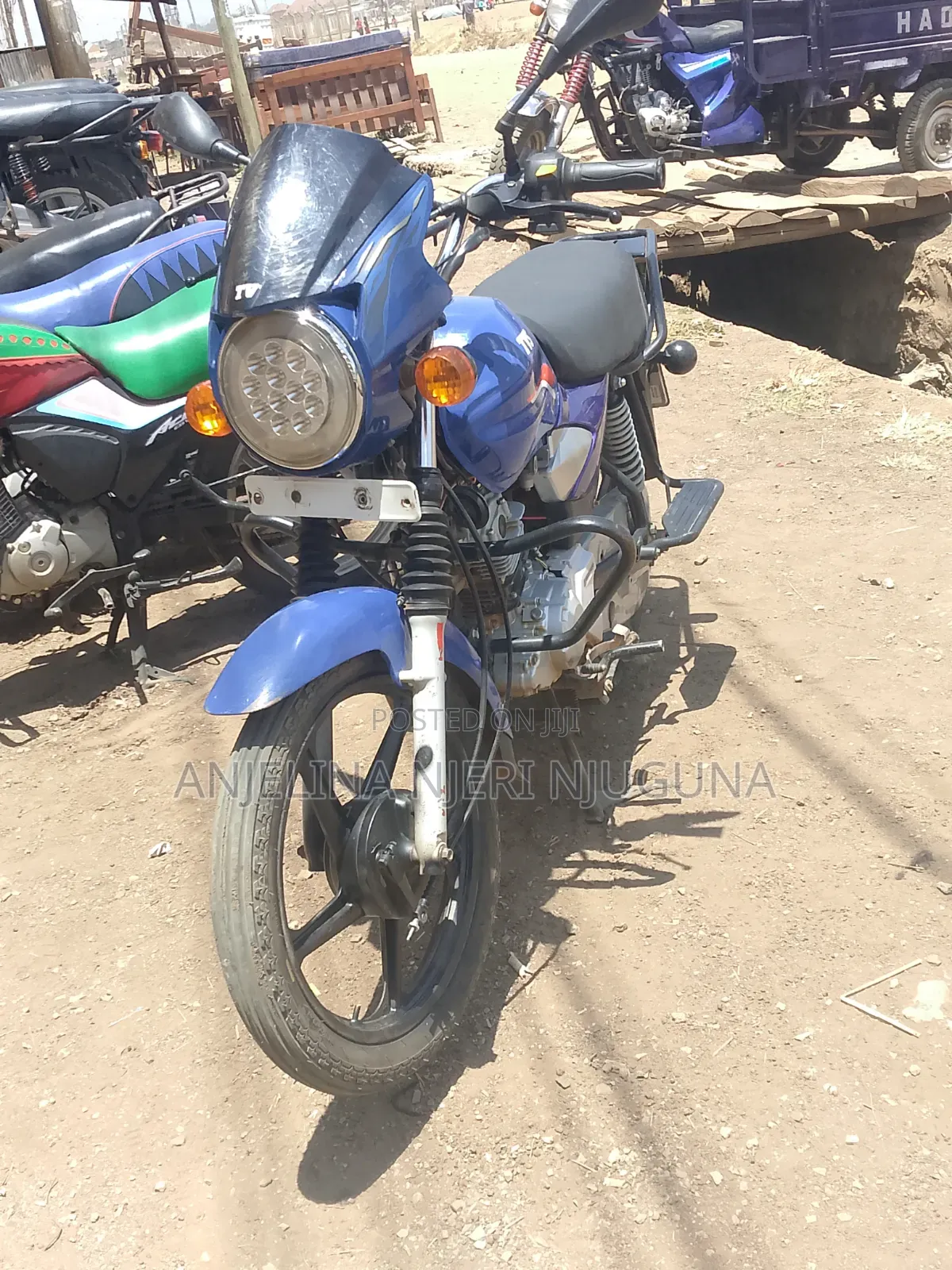 TVS HLX 125 2025 Blue