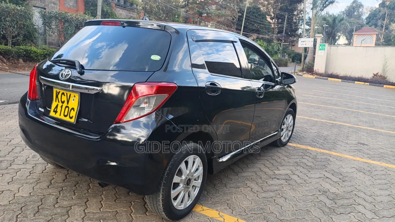 Toyota Vitz 2012 Black