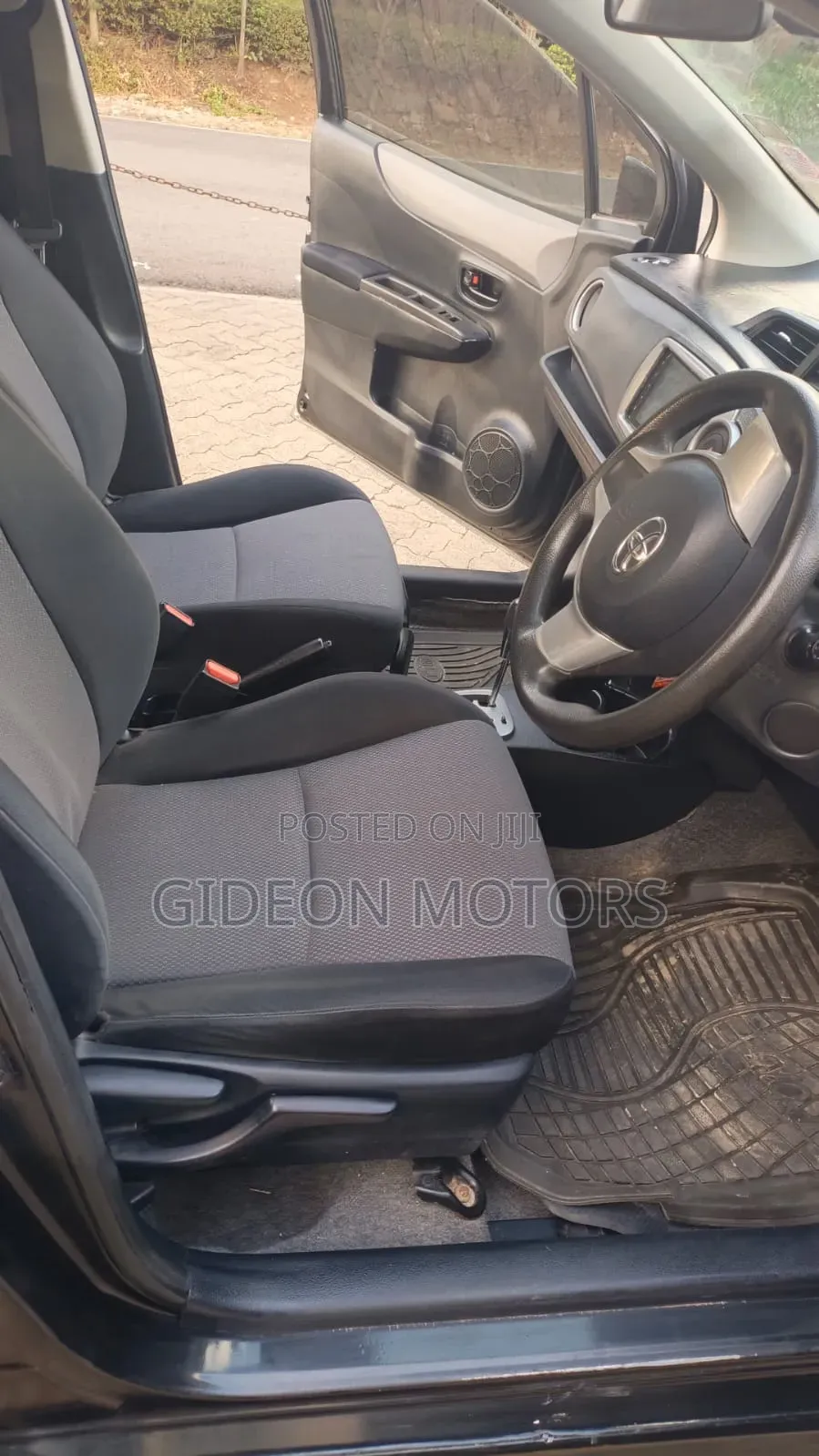 Toyota Vitz 2012 Black