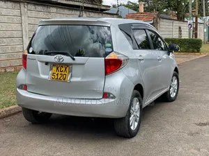 Toyota Ractis 2012 Silver