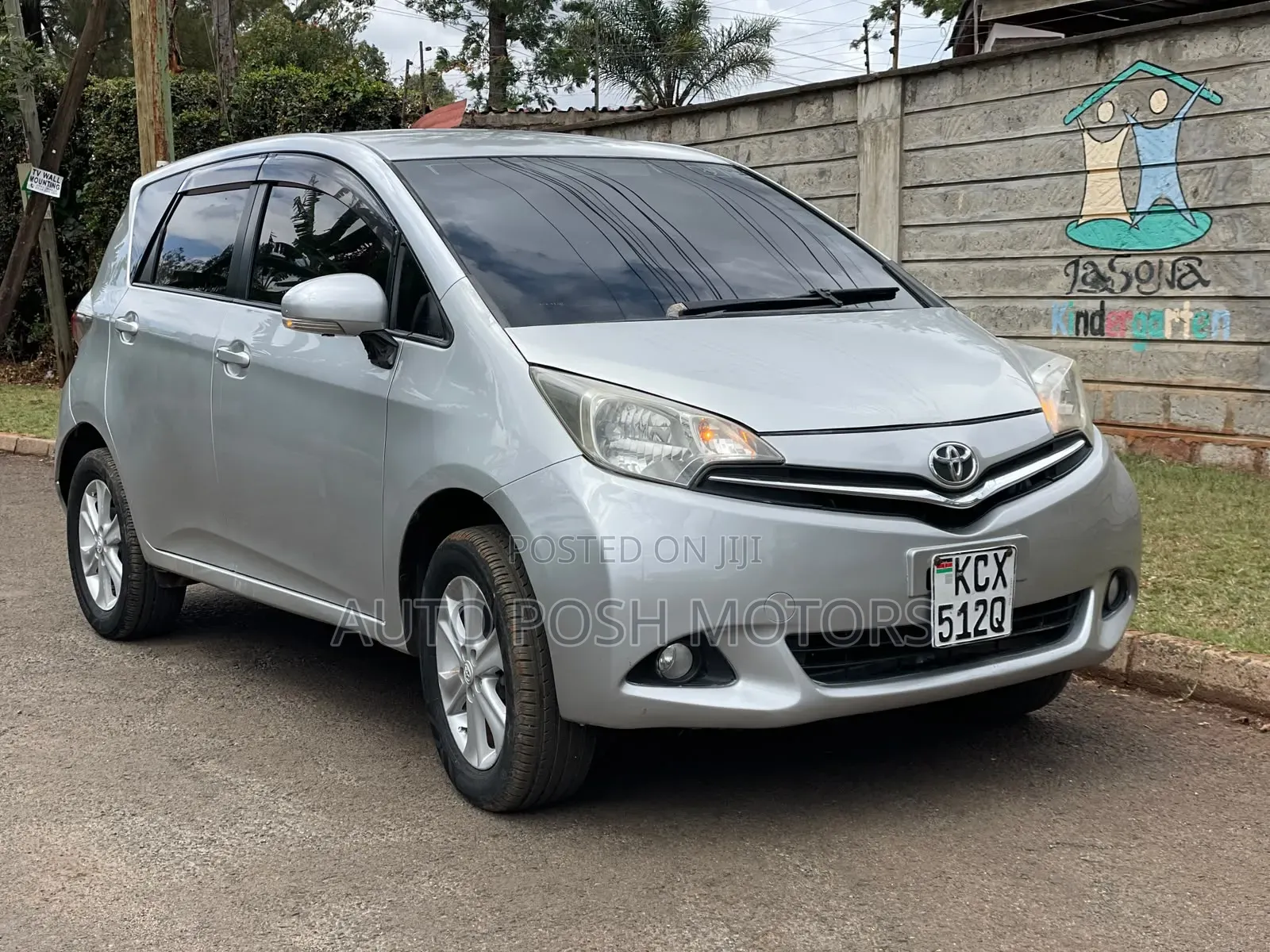 Toyota Ractis 2012 Silver