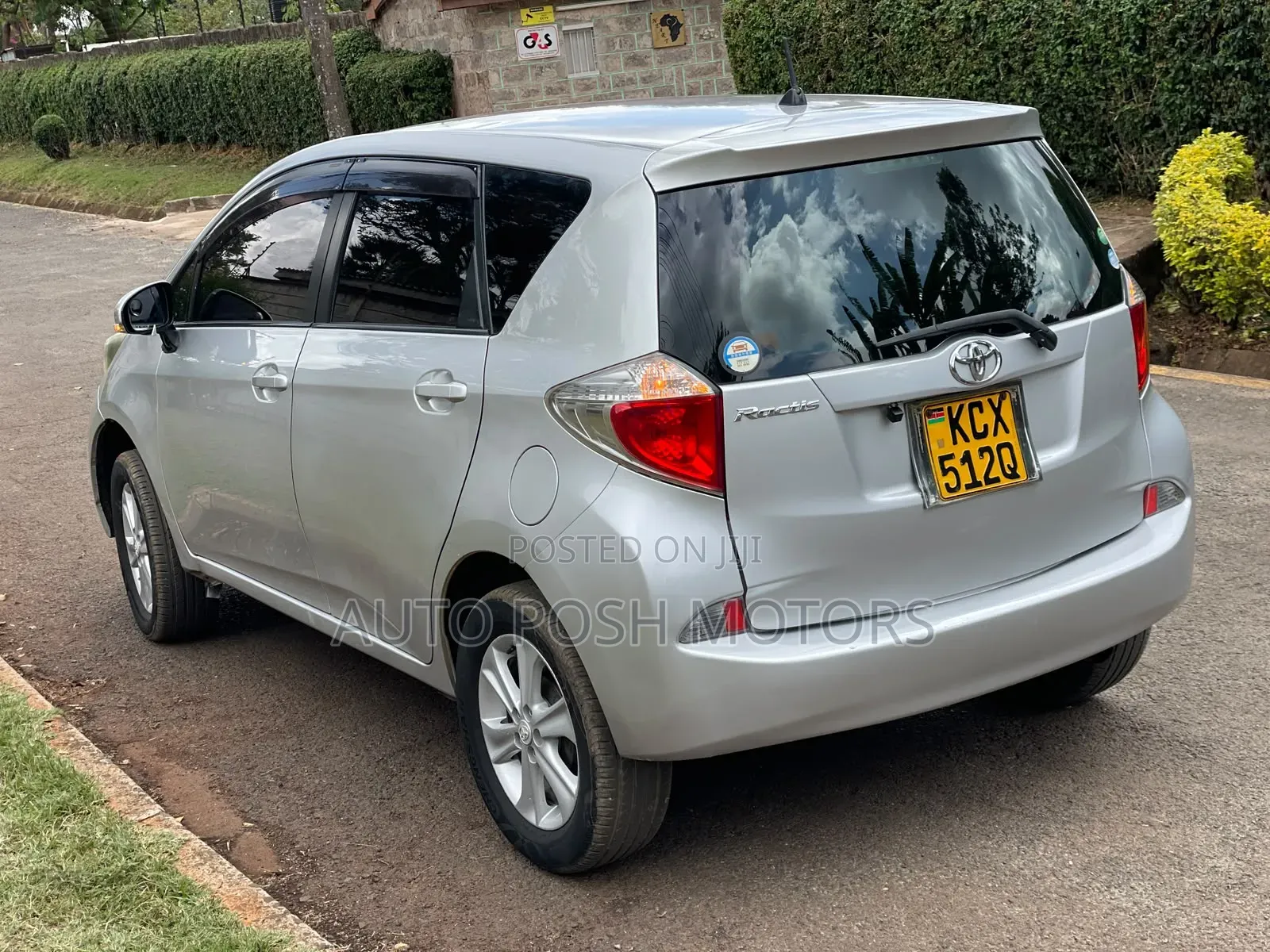 Toyota Ractis 2012 Silver