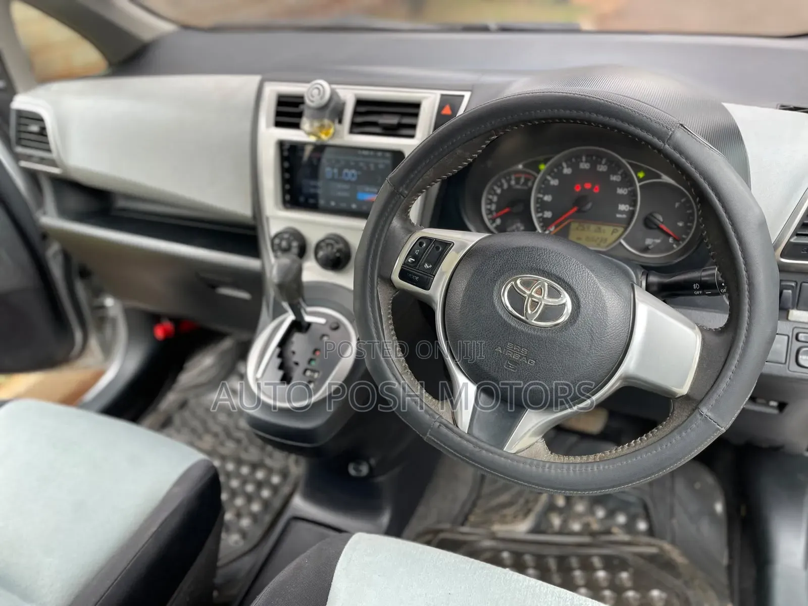 Toyota Ractis 2012 Silver