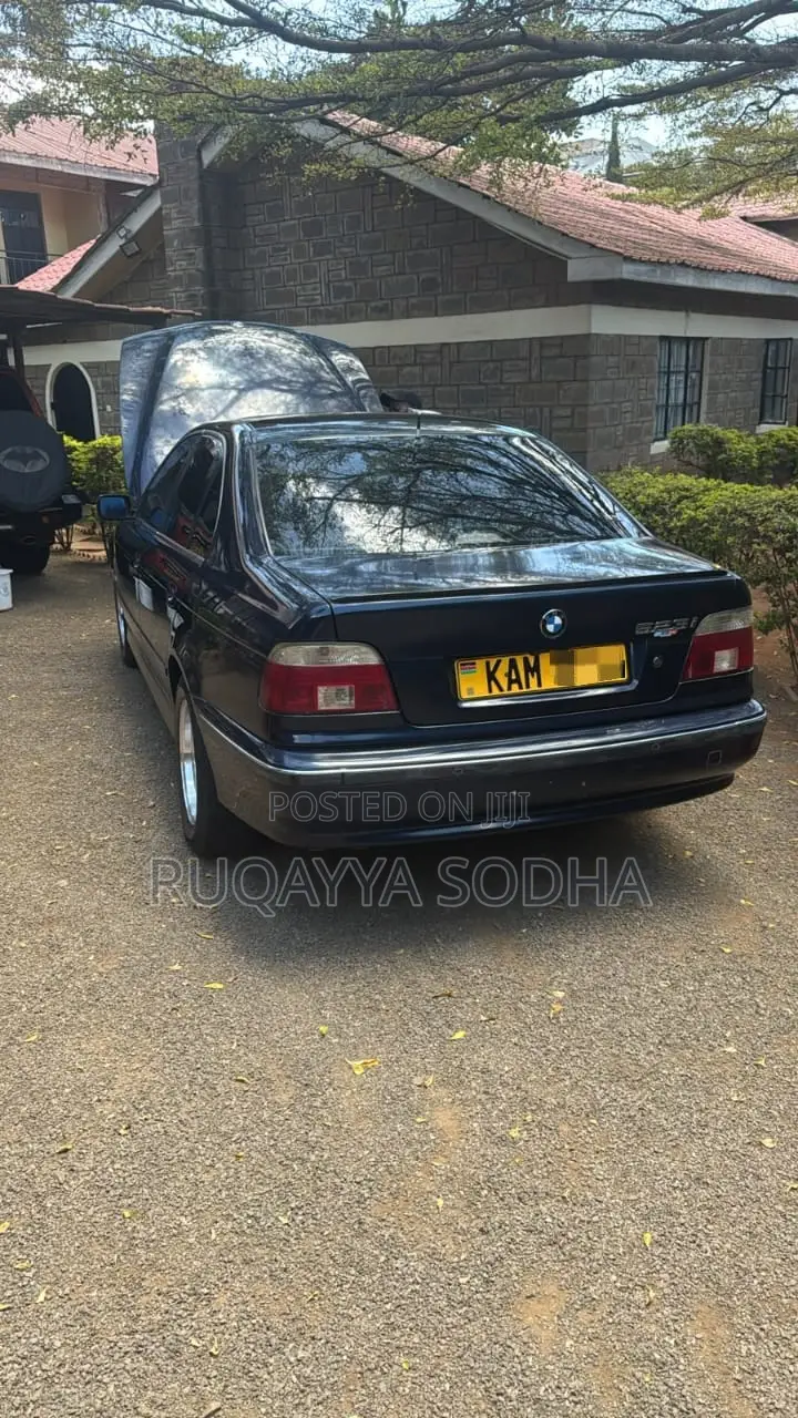 BMW 523i 2000 Blue