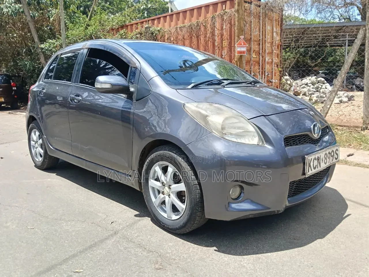 Toyota Vitz 2010 Gray