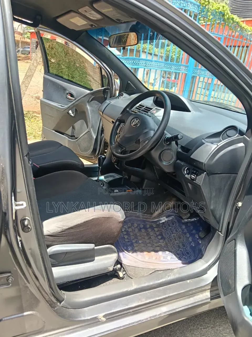 Toyota Vitz 2010 Gray