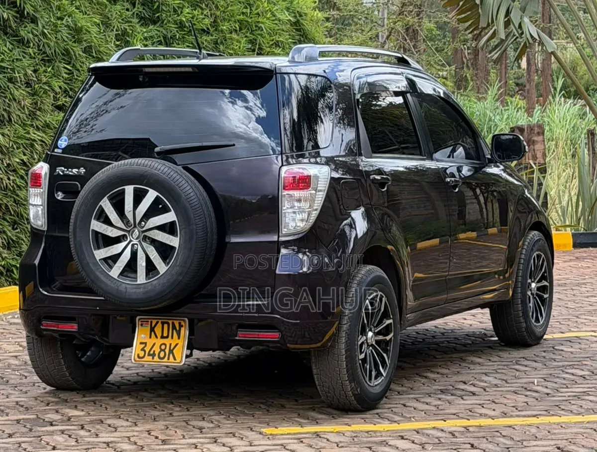 Toyota Rush 1.5 AWD 2016 Maroon