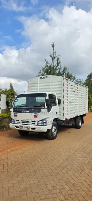Isuzu NPR 2015 White