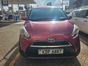 Toyota Sienta 2017 Orange