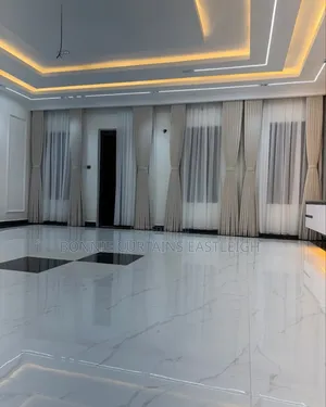Good Looking and Elegant Curtains for Modern Living Rooms