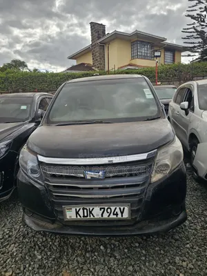 Toyota Noah 2.0 AWD (7 Seater) 2015 Black