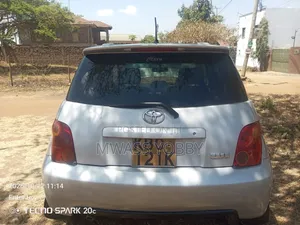 Toyota IST 2004 Silver