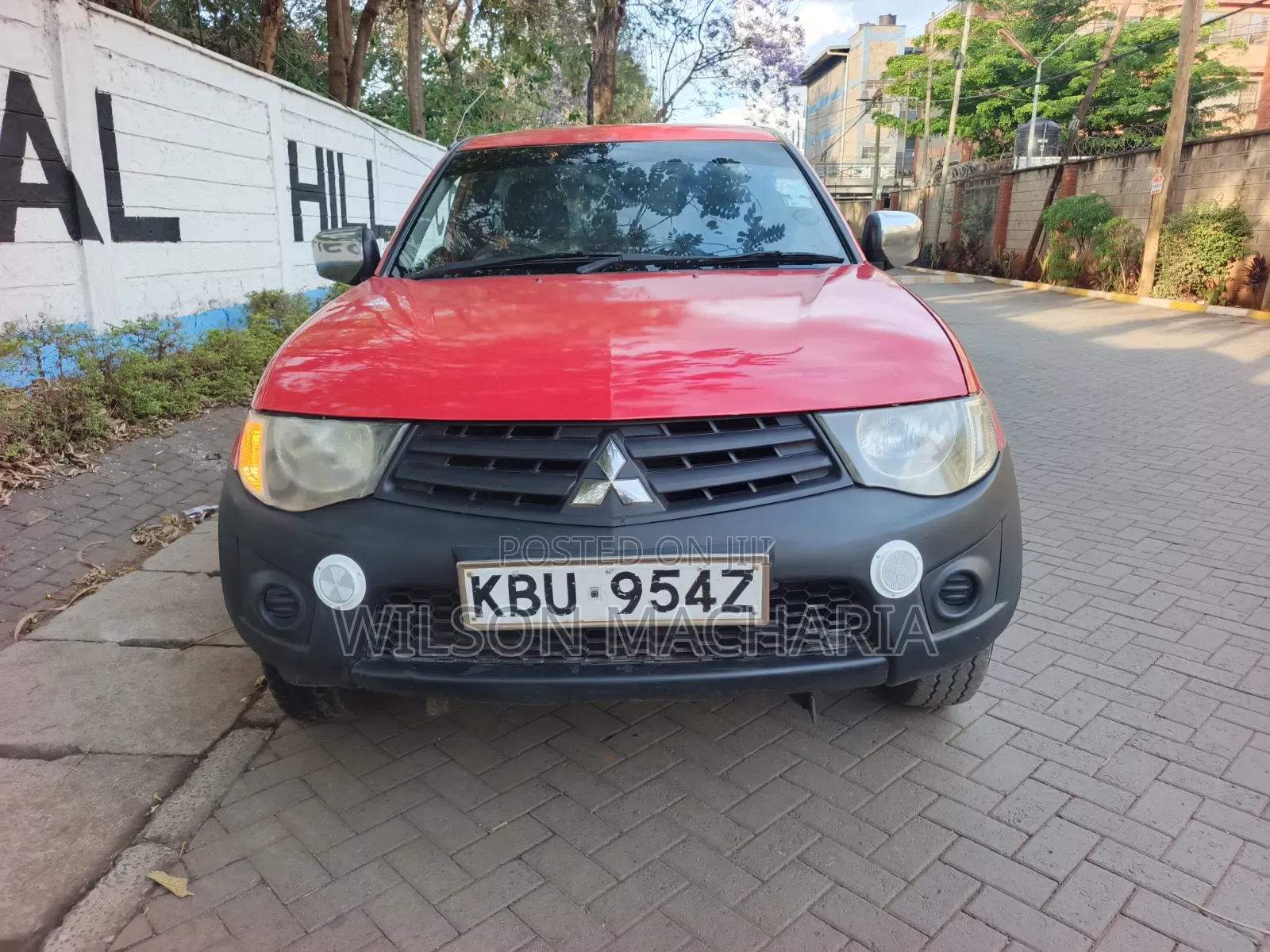 Mitsubishi L200 2012 Red