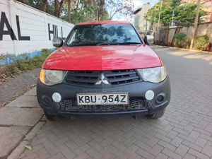 Mitsubishi L200 2012 Red
