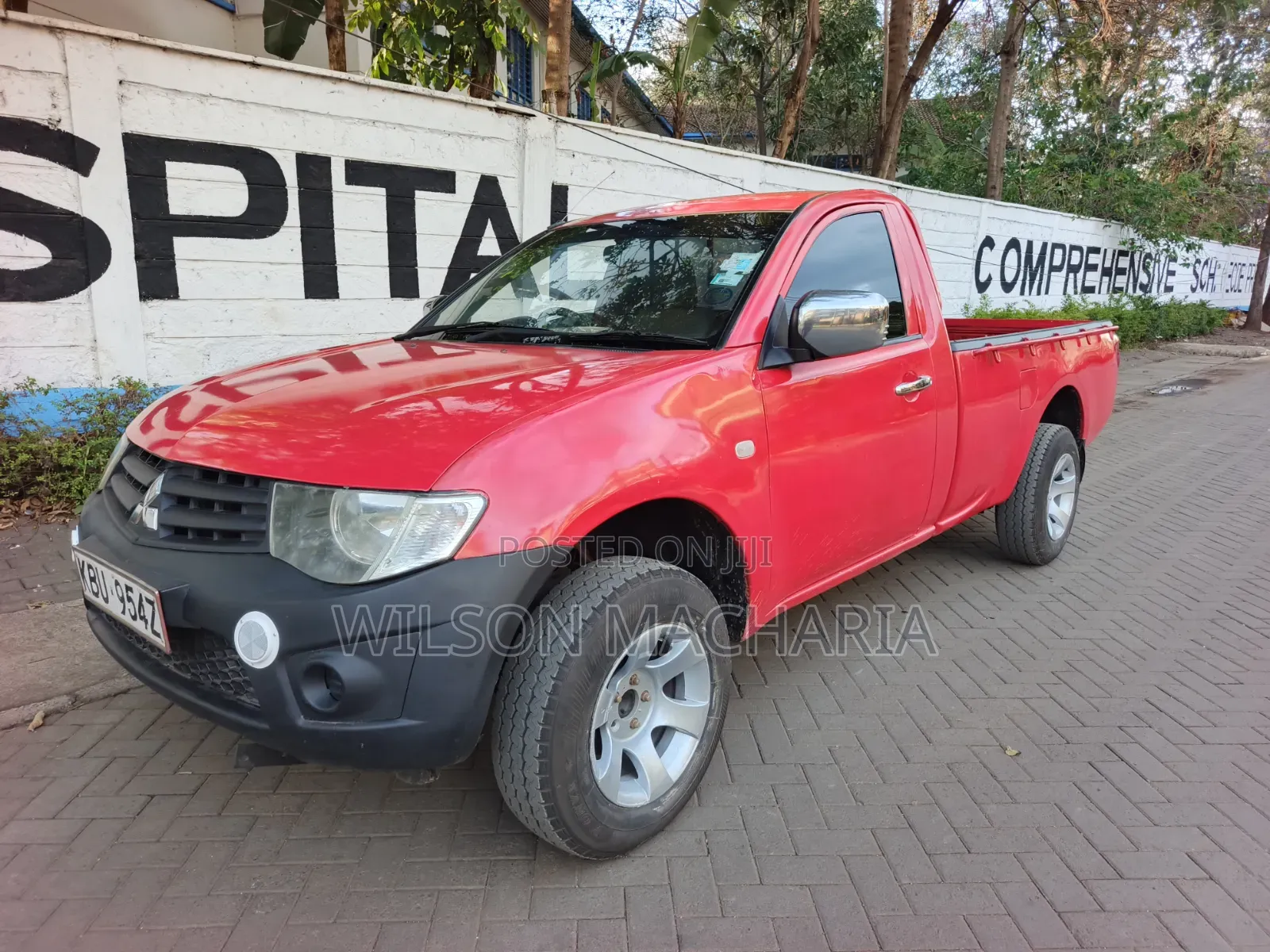 Mitsubishi L200 2012 Red