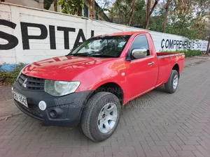 Mitsubishi L200 2012 Red