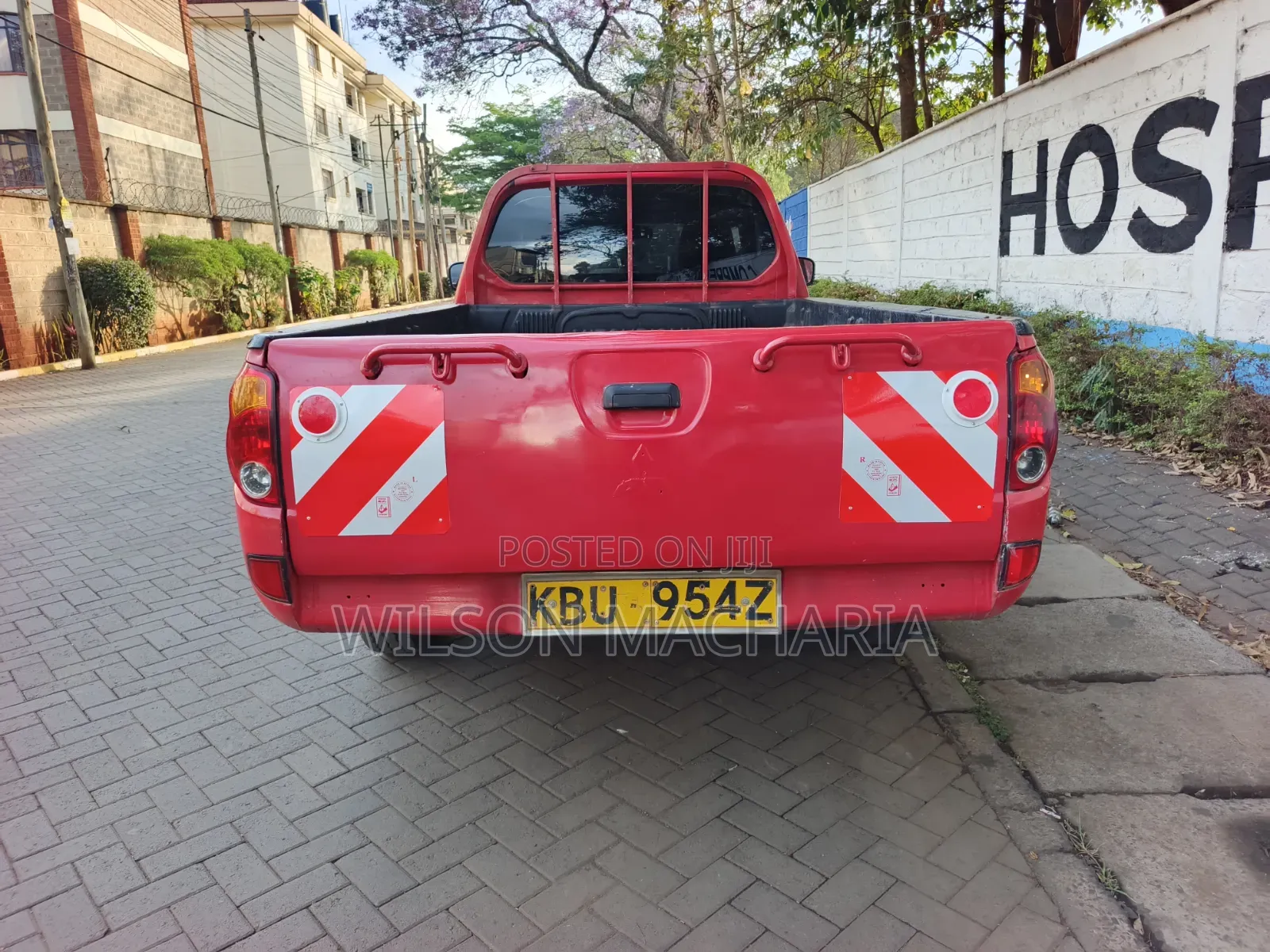 Mitsubishi L200 2012 Red
