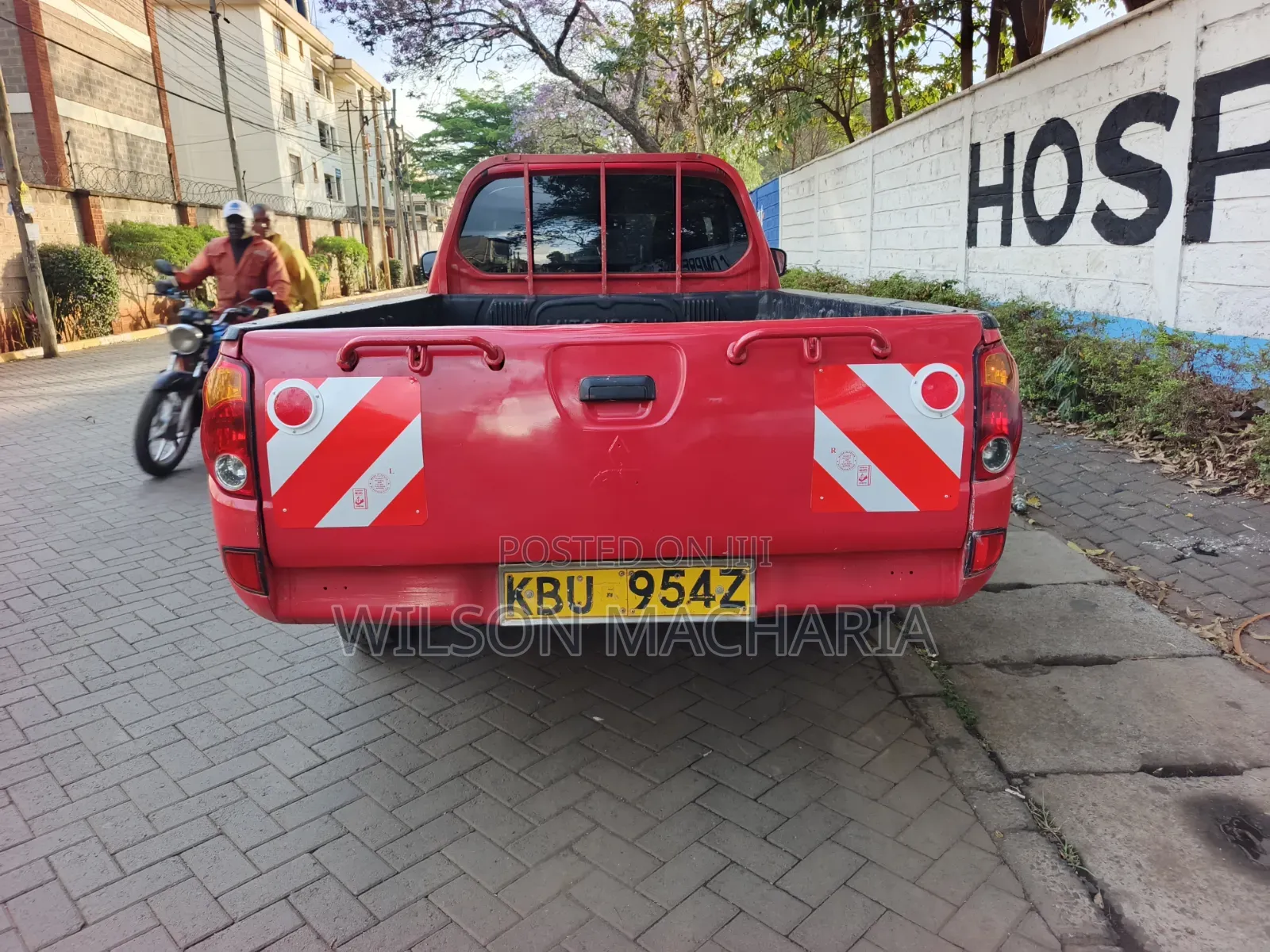 Mitsubishi L200 2012 Red